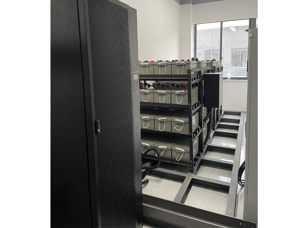 山特160KUPS安裝現(xiàn)場 山特160KUPS安裝現(xiàn)場